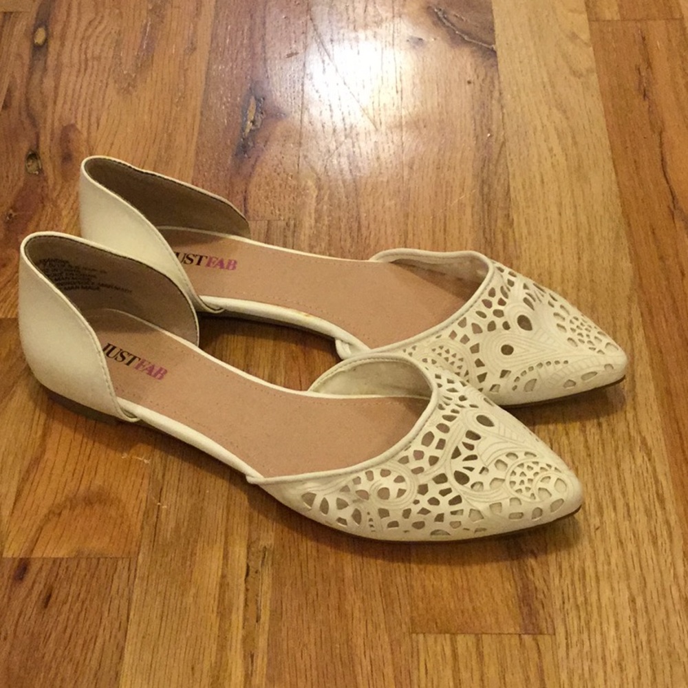 White Flats with Pointed Toe